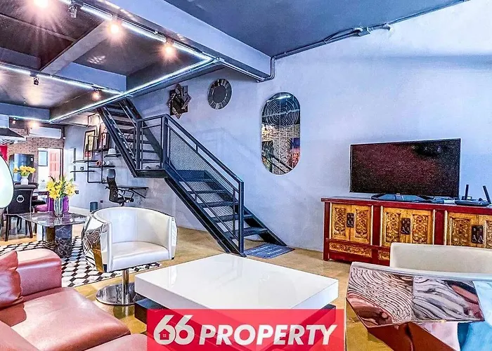Chic Townhouse In Old City