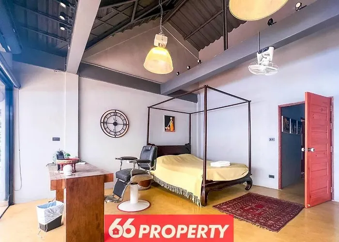 Chic Townhouse In Old City