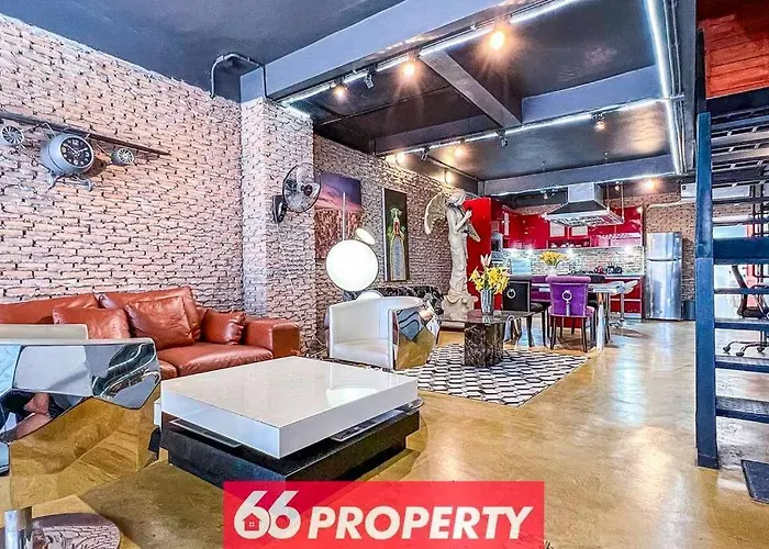 Chic Townhouse In Old City